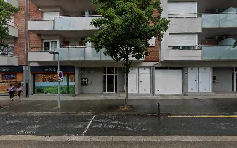 Fotografia tomada fuera de bonÀrea - Carnicería en Olot, Girona