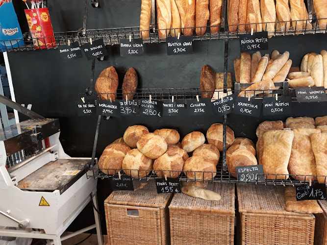 Fotografia tomada fuera de La Farinera - cafeterías en Sant Feliu de Guíxols, Girona