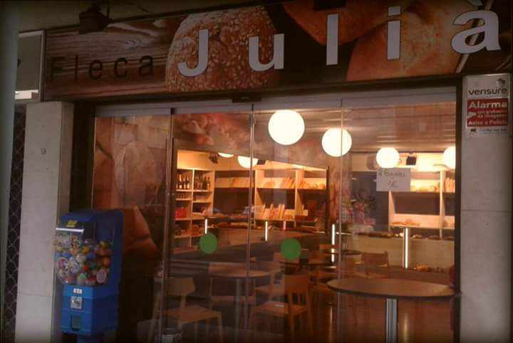 Fotografia tomada fuera de Fleca Julià - Forn de pa en Girona, Girona