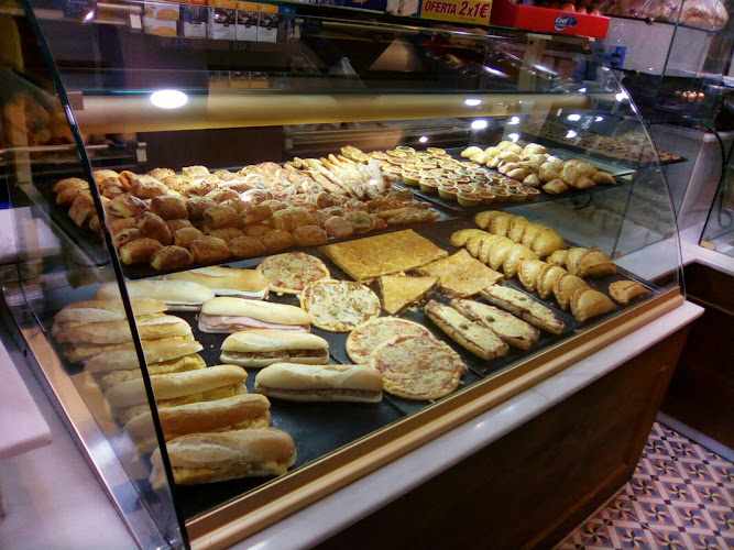 Fotografia tomada fuera de Horno - Pastelería Tonet I Roseta - Forn de pa en Valencia, Valencia
