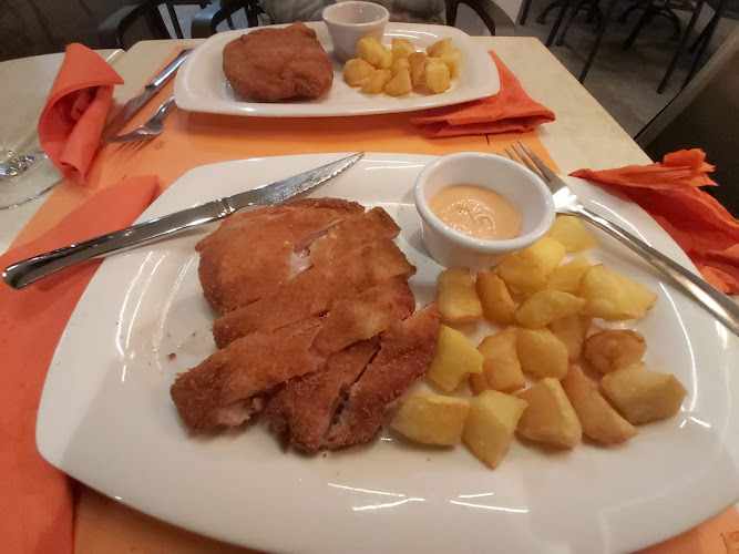 Fotografia tomada fuera de Cafeteria Astoria - restaurantes en Figueres, Girona