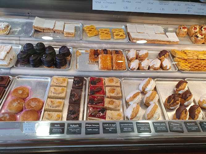 Fotografia tomada fuera de Confiterías Gómez - Pastelería en Santander, Cantabria