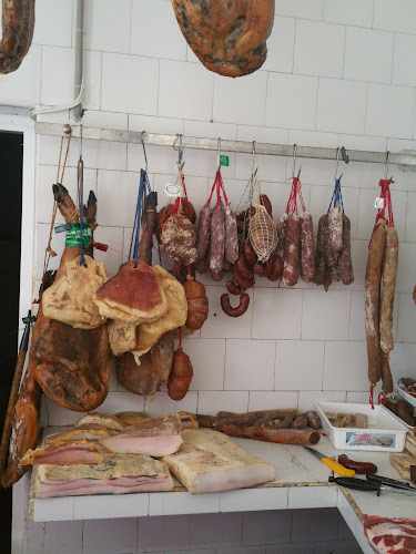 Fotografia tomada fuera de Jamones y Embutidos Romero - Tienda de jamones en Segura de León, Badajoz