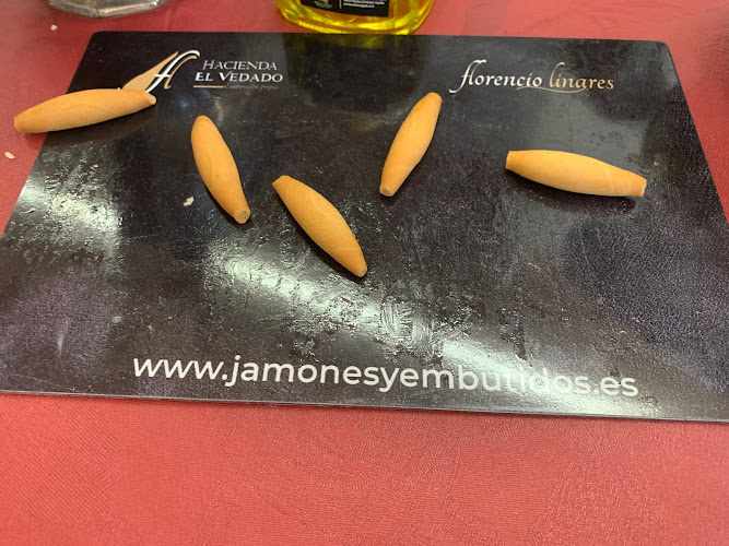 Fotografia tomada fuera de HACIENDA EL VEDADO -FLORENCIO LINARES SL - Tienda de jamones en Segura de Leon, Badajoz