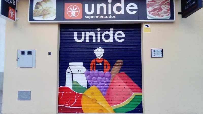 Fotografia tomada fuera de UNIDE - Supermercado en Cañamero, Cáceres
