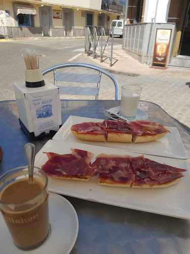 Fotografia tomada fuera de Café Bar Los Arcos - bares en Casas de Don Pedro, Badajoz