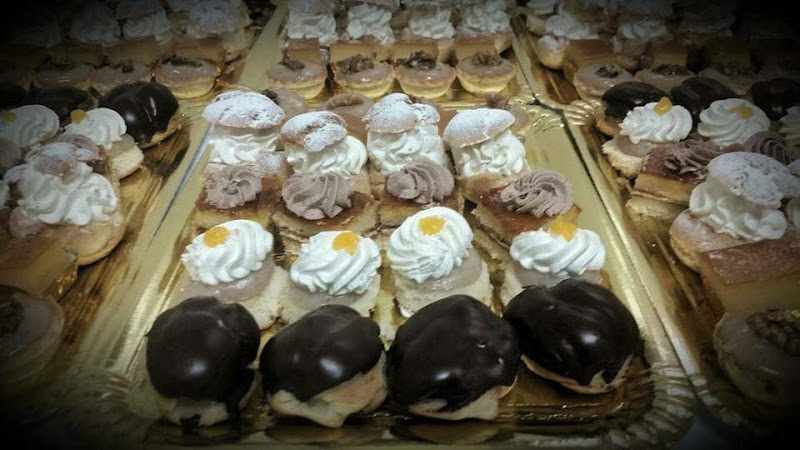 Fotografia tomada fuera de Pastelería Linero - Pastelería en Olvera, Cádiz