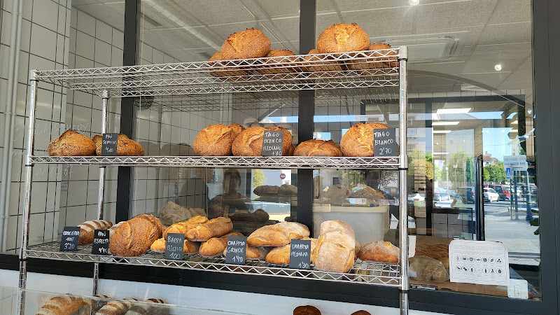 Fotografia tomada fuera de Nogal Bakery - Pastelería en Olvera, Cádiz