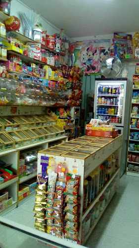 Fotografia tomada fuera de Frutos Secos la Bodega - Tienda de golosinas en Conil de la Frontera, Cádiz