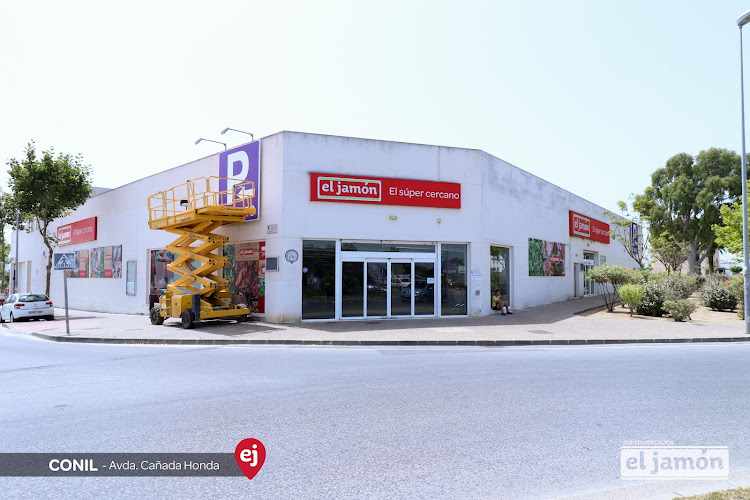 Fotografia tomada fuera de Supermercados El Jamón - Supermercado de descuentos en Conil de la Frontera, Cádiz