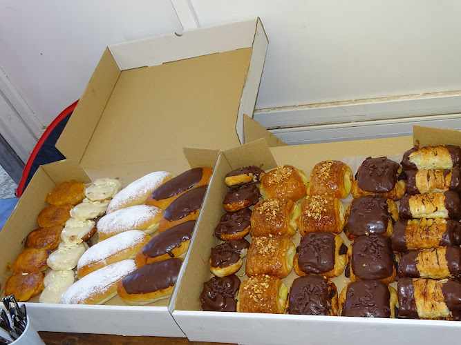 Fotografia tomada fuera de Obrador Fierro - Pastelería en Rio San Pedro, Cádiz