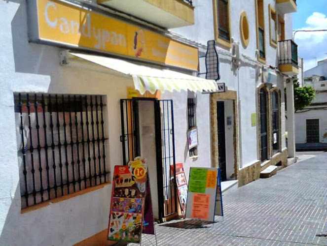 Fotografia tomada fuera de Candypan - Tienda de golosinas en San Fernando, Cádiz