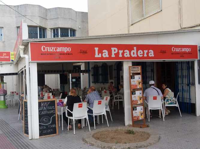 Fotografia tomada fuera de Cerveceria La Pradera Cafeteria - cafeterías en San Fernando, Cádiz