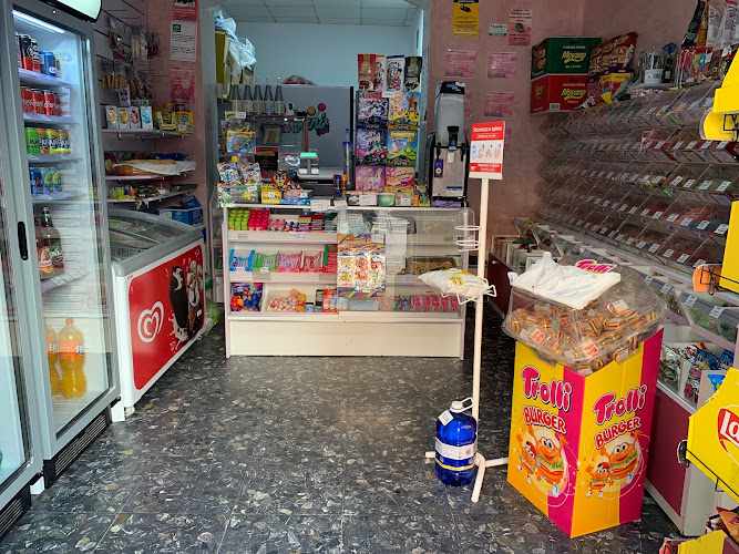 Fotografia tomada fuera de Golosinas Yanis - Tienda de golosinas en San Fernando, Cádiz