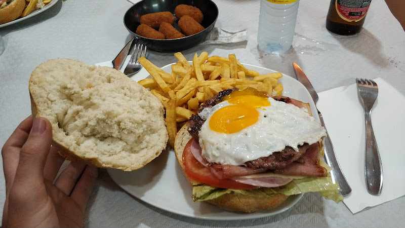 Fotografia tomada fuera de LA PRINCIPAL - Restaurante - BARREDA - restaurantes en Barreda, Cantabria