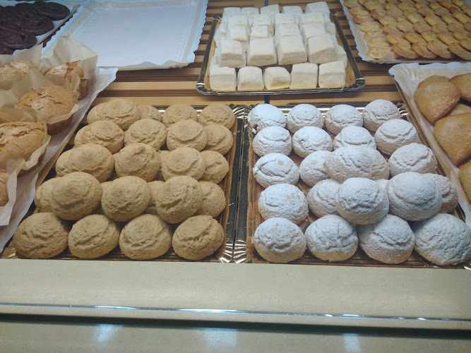 Fotografia tomada fuera de Panadería Cabañero - Panadería en Montealegre del Castillo, Albacete