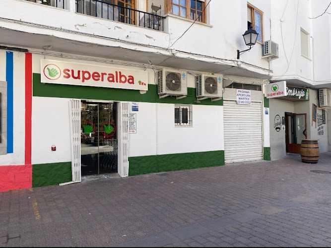 Fotografia tomada fuera de SuperAlba - Supermercado en Alcalá del Júcar, Albacete