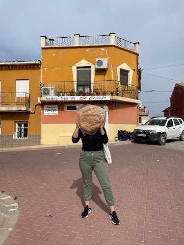 Fotografia tomada fuera de Panadería-Comestibles El Conejo. - Panadería en Tazona, Albacete