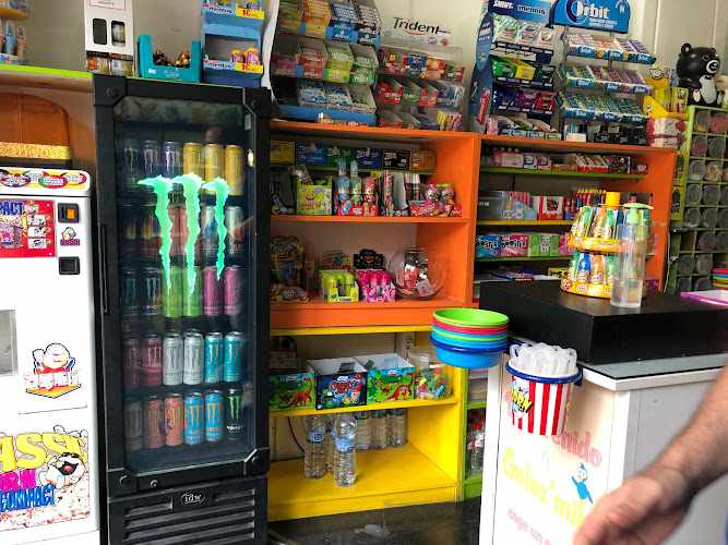 Fotografia tomada fuera de Golos' Milo - Botiga de llaminadures en Alcoi, Alicante