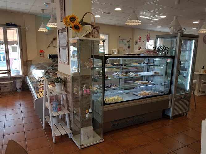 Fotografia tomada fuera de Cafeteria Pasteleria Guada - cafeterías en La Cañada, Almería