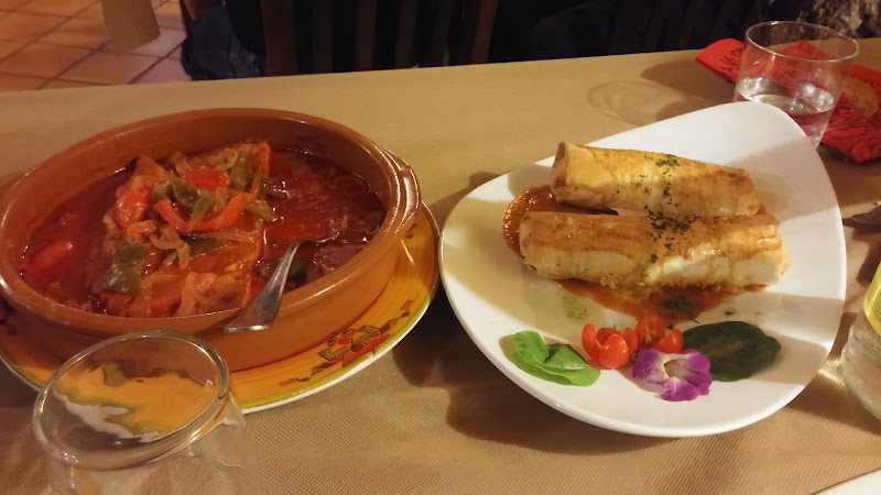 Fotografia tomada fuera de Cueva Miñambres - restaurantes en Valdevimbre, León