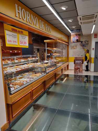 Fotografia tomada fuera de Supermercados Alimerka - Supermarket en Ponferrada, León