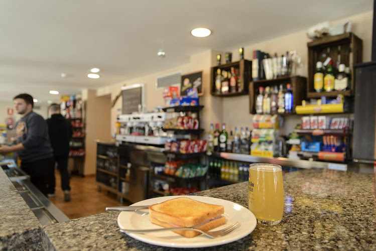 Fotografia tomada fuera de Cafetería Restaurante Salencias - restaurantes en Puebla de Lillo, León