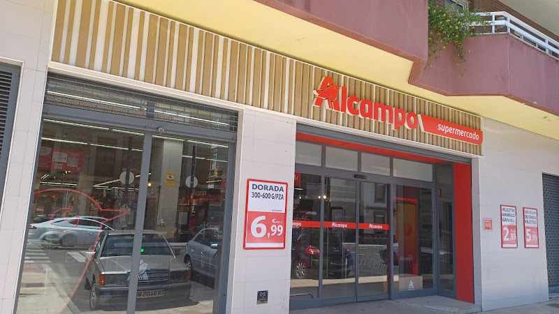 Fotografia tomada fuera de Alcampo Supermercado - Supermercado en Cistierna, León