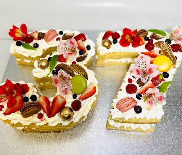 Fotografia tomada fuera de Confitería Tartas en Avilés victoria Cakes Designr - Pastelería en Avilés, Asturias