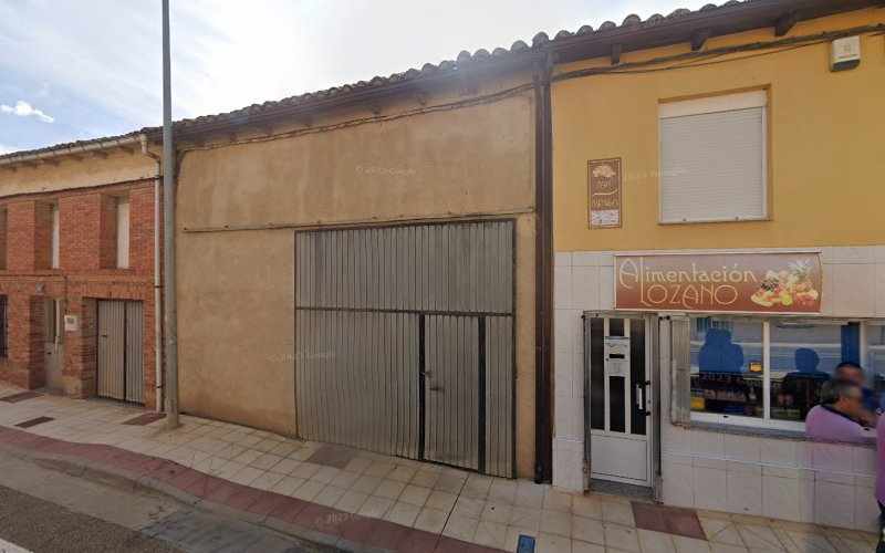Fotografia tomada fuera de Alimentación Lozano - Tienda de alimentación en Santas Martas, León
