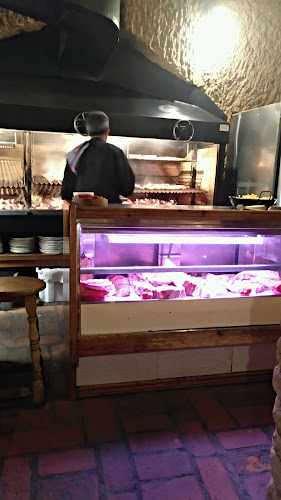 Fotografia tomada fuera de Restaurante La Cueva del Cura - restaurantes en Valdevimbre, León