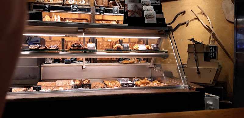 Fotografia tomada fuera de Bopan Forners Artesans - Panadería en Barcelona, Barcelona