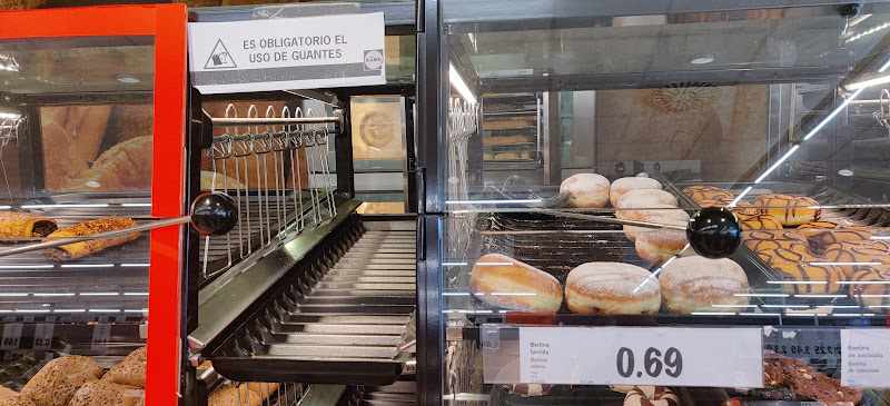 Fotografia tomada fuera de Lidl - Supermercat de preus baixos en Olesa de Montserrat, Barcelona