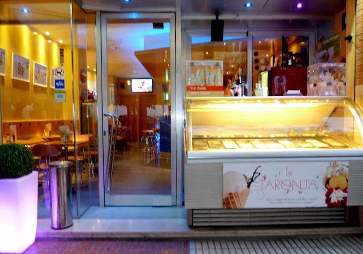 Fotografia tomada fuera de La Taronja 2 - cafeterías en Pineda de Mar, Barcelona