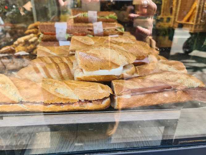 Fotografia tomada fuera de El Taller - Panadería en Barcelona, Barcelona