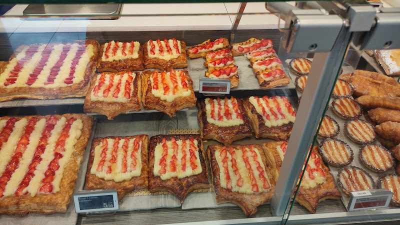 Fotografia tomada fuera de Esclat Bonpreu Sant Pere de Ribes - Supermercado en Les Roquetes, Barcelona