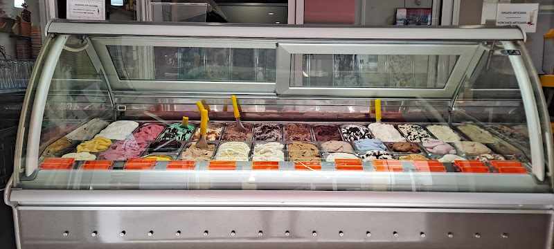 Fotografia tomada fuera de Heladeria Punt de Partida - Heladería en Ripollet, Barcelona