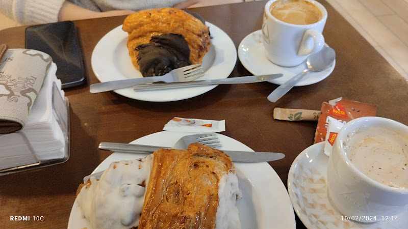 Fotografia tomada fuera de Pastelería Sant Jordi S L - Pastisseria en Sabadell, Barcelona