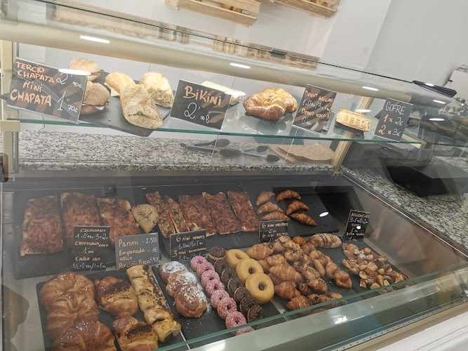 Fotografia tomada fuera de Panadería - Cafetería Marhba - Panadería en Sant Boi de Llobregat, Barcelona