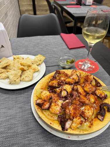 Fotografia tomada fuera de Delicias ibéricas - Tienda de alimentación en Sant Boi de Llobregat, Barcelona