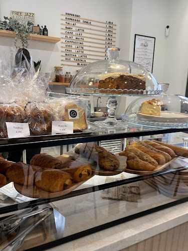 Fotografia tomada fuera de La Vecina Coffee House - cafeterías en Sant Boi de Llobregat, Barcelona
