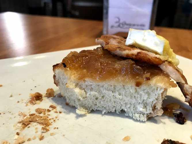 Fotografia tomada fuera de Cafetería La Hispana - bares en Arenas de San Pedro, Ávila