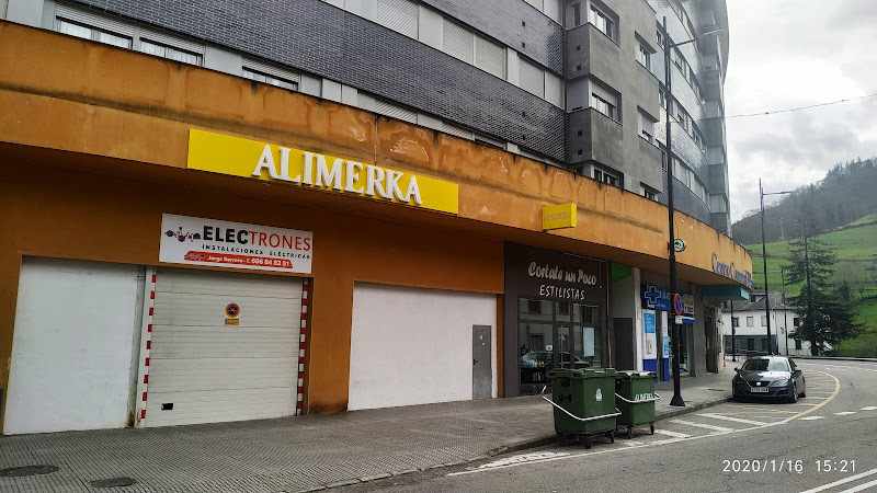 Fotografia tomada fuera de Supermercados Alimerka - Supermercado en Cangas del Narcea, Asturias