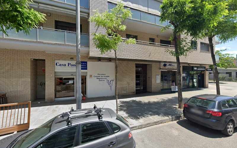 Fotografia tomada fuera de Casa Pons - Panadería en Lleida, Lérida