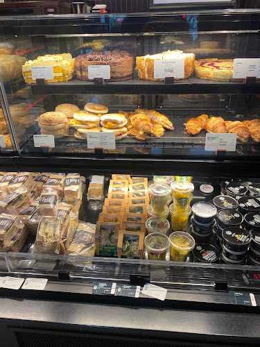 Fotografia tomada fuera de Starbucks - cafeterías en Madrid, Madrid