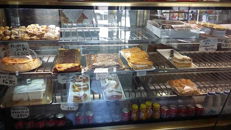 Fotografia tomada fuera de La Menorquina valdezarza - Panadería en Madrid, Madrid