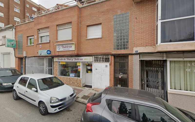 Fotografia tomada fuera de Pasteleria Panaderia Latina - Panadería en Azuqueca de Henares, Guadalajara