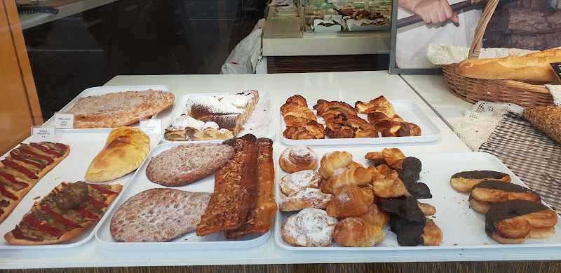 Fotografia tomada fuera de Cafeteria Carme - Pastelería en Lleida, Lérida