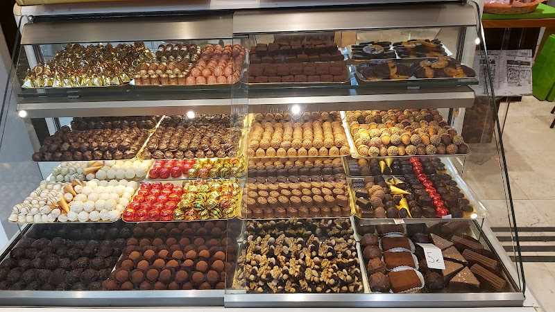 Fotografia tomada fuera de Bomboneria Mauri (Endolcint Barcelona des de 1929) - Botiga en Barcelona, Barcelona