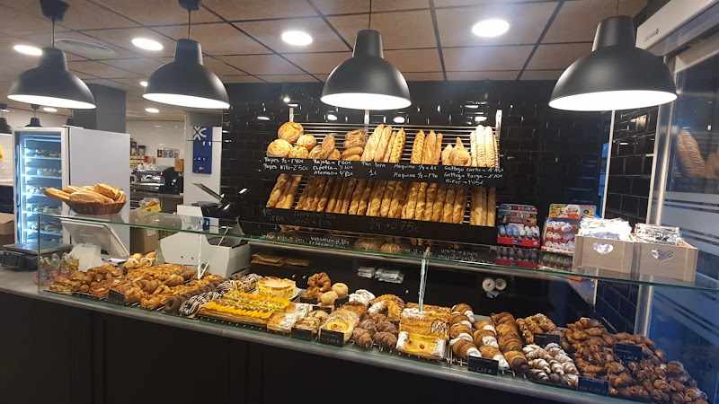 Fotografia tomada fuera de Julian's - cafeterías en Sant Vicenç dels Horts, Barcelona